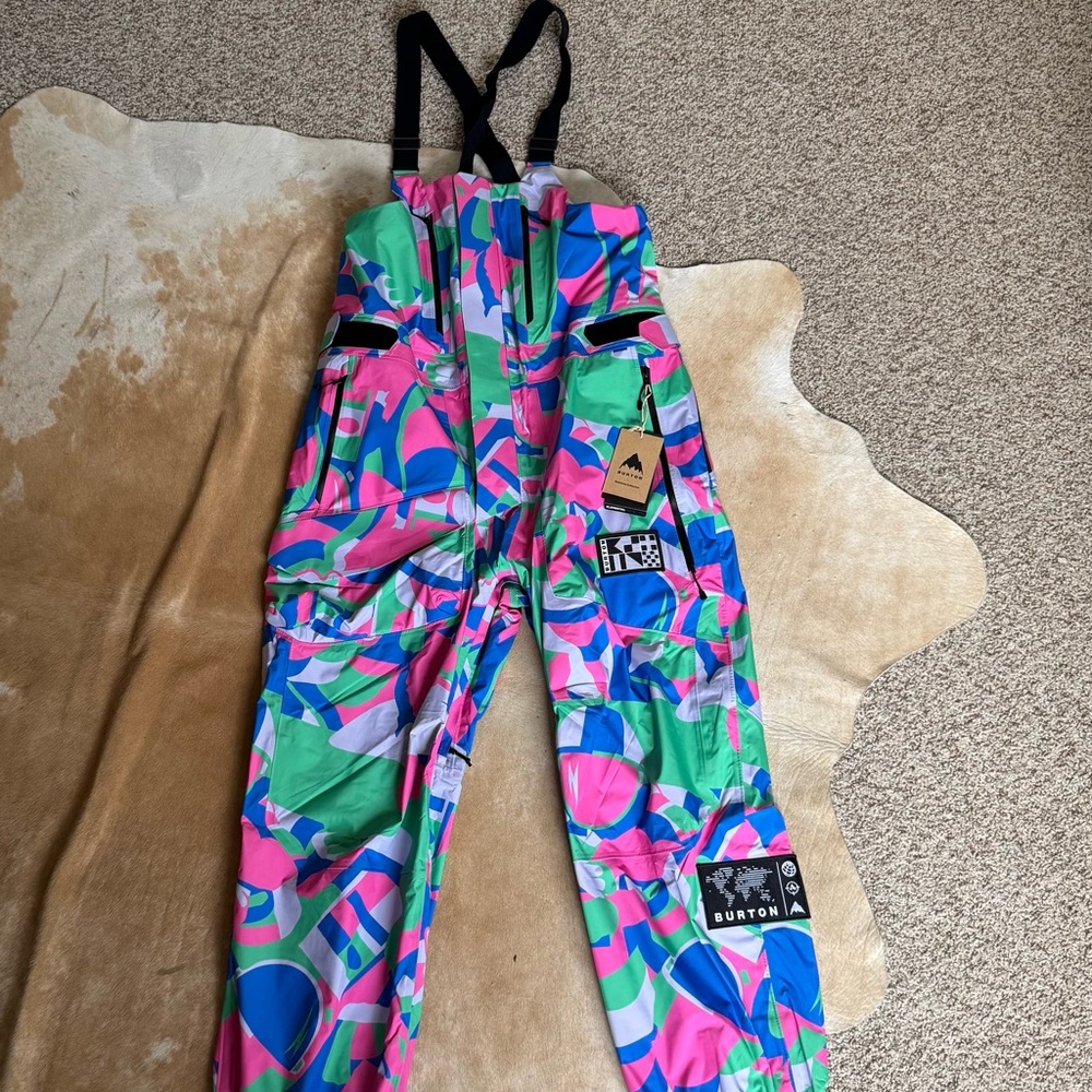 New Burton Daybeacon 3L Bib Pants

Size XL

Color: MULTI COSMOBLOCK

Unisex